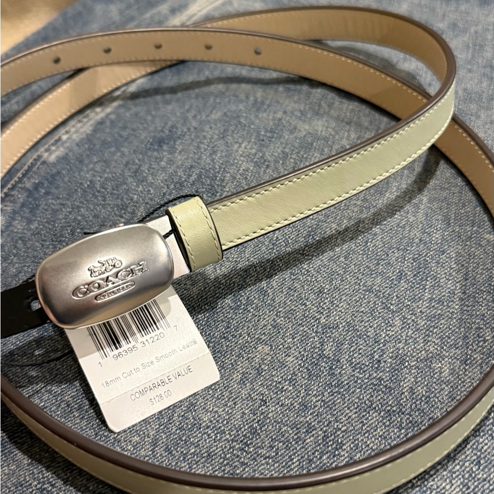 Coach Women’s Sage Leather Belt with Silver Buckle NWT